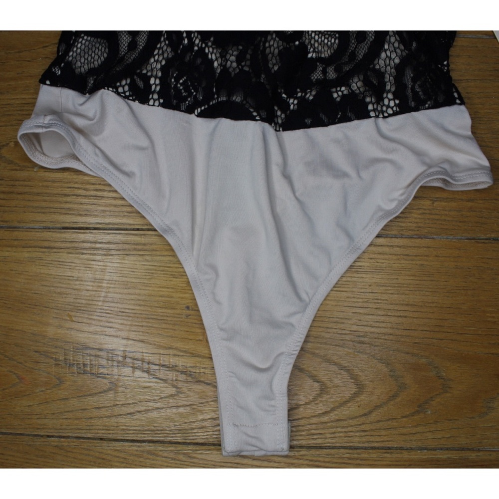 SOLD. Revolve Superdown NWT Stasia Lace Bodysuit XS - Picture 6 of 11
